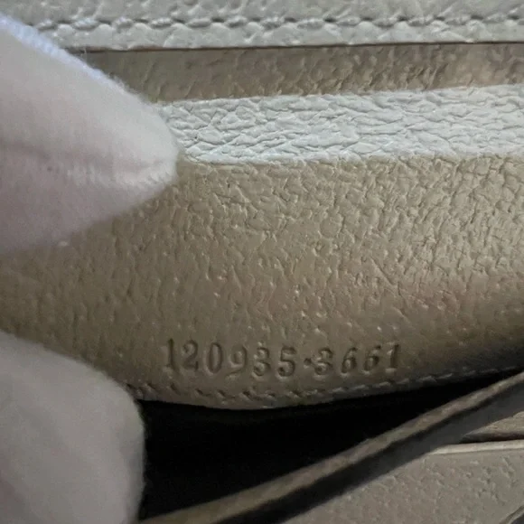 ⭐️Gucci Eclipse Compact Canvass Wallet Gold Tone Hardware 2 Snap Closures - Picture 6 of 15